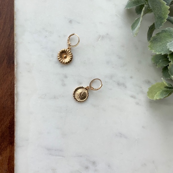 The Georgie - Mini Hoop Classic Flower Earrings - Picture 4 of 4